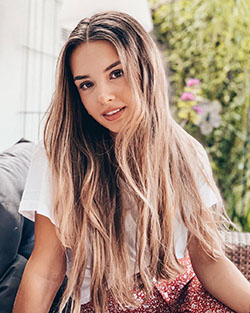 Amelie Weissenberger Instagram, Hair coloring y Layered hair: Pelo largo,  Ideas para teñir el cabello,  Pelo castaño,  El pelo en capas,  Sesión de fotos,  pelo negro,  Amélie Weissenberger  