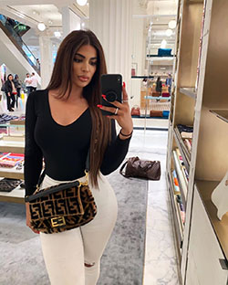 Look casual de Sofia Instagram: Nova de la moda,  Estilo callejero,  Trajes de fiesta universitaria  