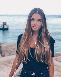 Amelie Weissenberger Instagram, Pelo largo y Tintes de cabello: Pelo largo,  Ideas para teñir el cabello,  Pelo castaño,  Pelo de surfista,  Sesión de fotos,  pelo negro,  Amélie Weissenberger  