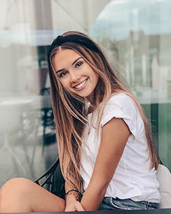 Amelie Weissenberger Instagram, Cabello largo, Implantes dentales: Pelo largo,  Ideas para teñir el cabello,  Pelo castaño,  Sesión de fotos,  Amélie Weissenberger  