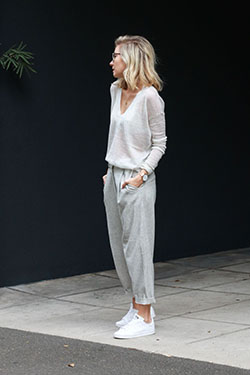 Grandes fotos de mujeres con atuendos relajados, Ropa casual: Código de vestimenta,  Casual elegante,  Pantalones capri,  Estilo callejero,  Atuendos Informales,  Atuendo De Joggers  