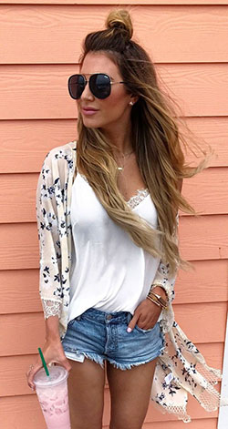 Birthday outfit ideas kimonos jeans shorts, Casual wear: Pantalones rasgados,  camisas,  trajes de kimono,  Atuendos Informales,  shorts de mezclilla  