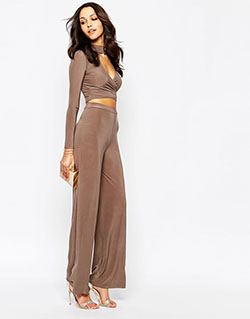Elegantes pantalones palazzo acampanados para el almuerzo Conjunto de conjunto de pantalón palazzo con parte superior con abertura de boohoo en asos.com: Atuendos Informales,  Trajes de primavera,  palazzo para niñas,  ropa palazzo,  Ideas elegantes del palacio  