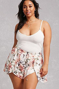 Pantalones cortos de talla grande para mujer | Ideas de atuendos de verano 2020: bermudas,  Ideas de atuendos,  trajes de verano  