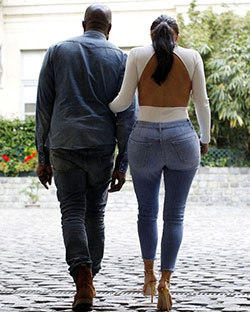 Jeans ajustados Kim Kardashian Hot Pics: Vaqueros,  bastante lindas celebridades femeninas,  Instagram de celebridades,  Atuendo De Kim Kardashian,  Fondos de pantalla de Kim Kardashian,  La moda de Kim Kardashian,  Kim,  kardashian,  Medias  