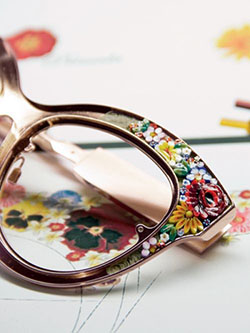 Marcos de anteojos diy llamativos, anteojos de ojo de gato: Dolce Gabbana,  Accesorio de moda,  Fotografía de moda,  Gafas nerd  