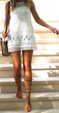 Sandalias con cordones y vestido: vestido largo,  Estilo callejero,  Atuendos Informales,  Sandalias de gladiador vestidos  