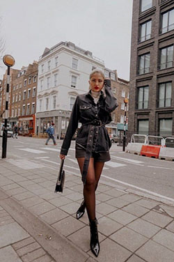 ¿Quieres saber cómo conseguir el look londinense? | Ideas de atuendos de verano 2020: Ideas de atuendos,  trajes de verano,  Londres  