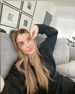 Emily Sears pelos rubios pic, Glossy Lips, Long Hairstyle Girls: Pelo largo,  Pelo castaño,  Pelo rubio,  Chicas Lindas De Instagram,  La modelo australiana Emily Sears  