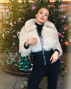 Xenia Tchoumitcheva ropa de piel, chaqueta, vestidos de abrigo ideas: chaqueta,  ropa de piel,  Decoración navideña,  Saco,  fotografía con flash  