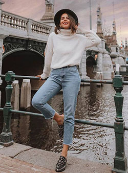 Ideas de ropa blanca de moda con jeans de mamá, suéter, mezclilla: Vaqueros de mamá,  Estilo callejero,  Levi Strauss y compañía,  vestidos de invierno con clase  