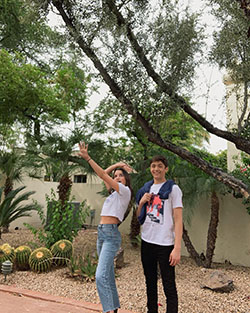 Foto de disfrute de Annie LeBlanc, planta leñosa, adaptación: chicas de instagram,  Planta leñosa,  Instagram de Annie LeBlanc  