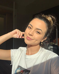 Vanessa Merrell Cute Girls Face, Beautiful Lips, Hair Style: Chicas Lindas Instagram,  Chicas Lindas De Instagram,  La estrella de TikTok Vanessa Merrell  
