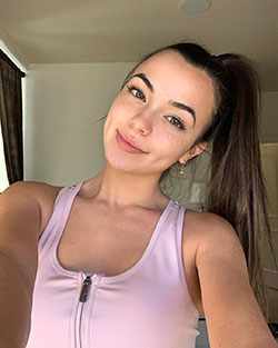 Vanessa Merrell Color De Pelo Negro, Ideas Para Pelo Largo, Peinado: Pelo largo,  Pelo castaño,  pelo negro,  Chicas Lindas Instagram,  Chicas Lindas De Instagram,  La estrella de TikTok Vanessa Merrell  