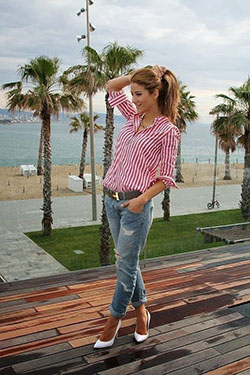 Camisa a rayas rojas y blancas con blue jeans: top corto,  camisas,  Traje de camiseta,  Moda con clase  