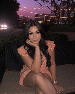 Alondra Mendoza piernas calientes, foto de piernas, Cabello negro natural: Pelo largo,  Atuendos Sexys,  modelo caliente,  pelo negro,  vestidos calientes  