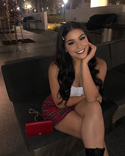 Ideas de sesión de fotos de Alondra Mendoza, fotos de muslos, fotos de piernas calientes: Pelo largo,  Atuendos Sexys,  pelo negro,  vestidos calientes  
