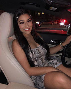 Alondra Mendoza piernas suaves, fotos de piernas, Peinados largos fáciles: Pelo largo,  Atuendos Sexys,  chicas de instagram,  vestidos calientes  