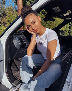 Daniella Perkins jeans color outfit, girls instagram photos, Cool Stylish Girls: Atuendo De Vaqueros,  Daniela Perkins Instagram  