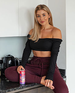 Poses de sesión de fotos de Sophie, fotos de piernas calientes, lindos cabellos rubios: Pelo largo,  Pelo rubio,  Deportes de moda,  Atuendos Sexys  