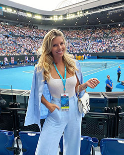 Natasha Oakley, competition event, electric blue, championship: Electric blue  