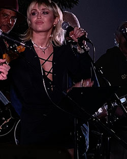 mileycyrus, conjunto musical, las artes escénicas, entretenimiento: Las artes escénicas,  Miley Cyrus  