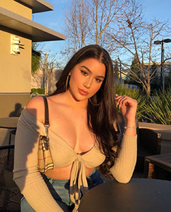 Alondra Mendoza photoshoot poses, girls instagram photos y Glossy Lips: Pelo largo,  Pelo castaño,  modelo caliente,  chicas de instagram,  Chicas Lindas De Instagram  