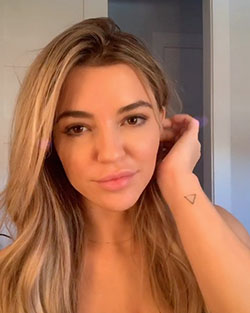 Nikki Blackketter peinado rubio, Rostro encantador, Labios naturales: Pelo rubio,  Chicas Lindas De Instagram  