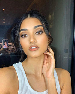 Neelam Gill Black Natural Hair, Cute Face, Maquillaje de labios: pelo negro,  Chicas Lindas De Instagram  