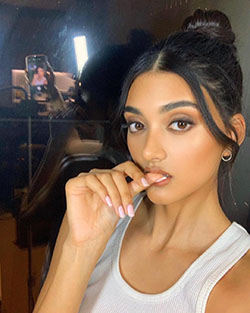 Neelam Gill Black Hair Color Ideas, Pretty Face, Natural Lipstick: pelo negro,  chicas de instagram,  Chicas Lindas De Instagram  