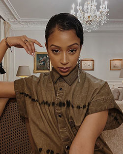 Liza Koshy Black Hair Color Ideas, Lovely Face, Natural Lipstick: Liza Koshy,  pelo negro,  Chicas Lindas Instagram,  Chicas Lindas De Instagram  
