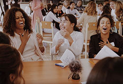 Estilo de pelo largo de Liza Koshy, lindos cortes de pelo, ideas de moda: Pelo largo,  Liza Koshy  