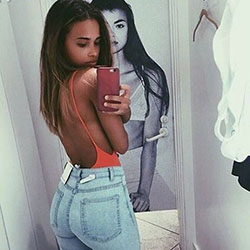 Vestido de color con ropa deportiva, jeans: Trajes de moda,  Atuendo De Vaqueros  