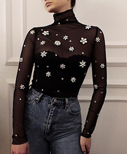 Top de malla floral con cristales | Ideas de atuendos de verano 2020: Cima,  Ideas de atuendos,  trajes de verano,  Trajes Florales  