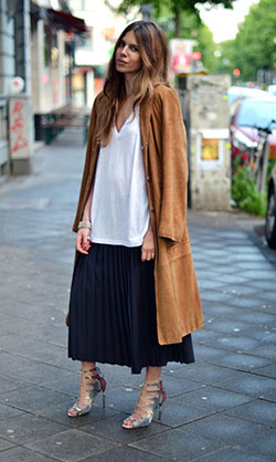 Maja Wyh de www.majawyh.com | Impresionante moda casual chic. Me encanta este atuendo. | Ideas de atuendos de verano 2020: MODA,  Ideas de atuendos,  trajes de verano,  Atuendos Informales  