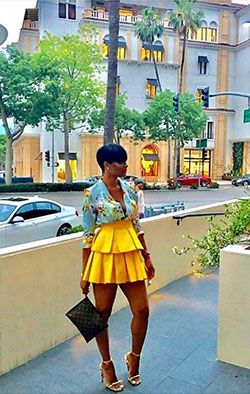 ¡Oh, vaya! Me encanta la falda ra-ra amarillo canario! tan elegante | Ideas de atuendos de verano 2020: Ideas de atuendos,  trajes de verano,  traje amarillo,  estilovore  