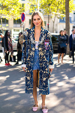 Chaqueta, abrigo, fotografía de moda azul eléctrico y azul cobalto: Azul cobalto,  Ideas de atuendos de kimono,  Azul eléctrico,  Outfit Azul Eléctrico Y Azul Cobalto  