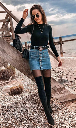 Falda vaquera con botas hasta la rodilla: Falda de mezclilla,  Hasta la rodilla,  Estilo callejero,  Bota hasta la rodilla,  vestidos de invierno con clase  