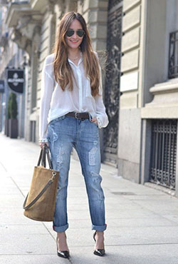Jeans estilo novio rasgados, moda callejera, top corto, camiseta: top corto,  Traje de camiseta,  Estilo callejero,  Moda con clase  