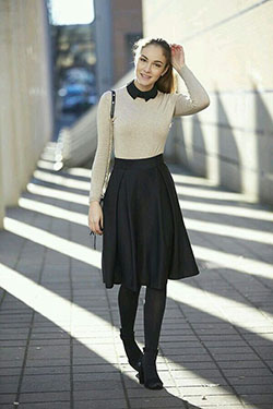 Ideas de atuendos de color blanco y negro 2020 con ropa de trabajo, suéter, medias: Semana de la Moda,  Estilo callejero,  Atuendos Informales,  Moda con clase  