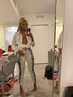 Moda para el invierno 2019 en miami: Fotografía de moda,  Alfiler de solapa,  Pelo largo,  17 vestidos de cumpleaños  
