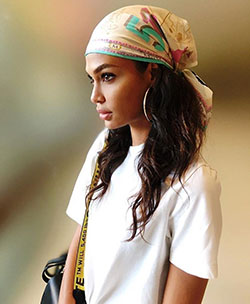 Outfit instagram con accesorio de moda, gorro: sombrero para el sol,  Gorro de lana,  Accesorio de moda,  Trajes de viaje,  Accesorio para el cabello  