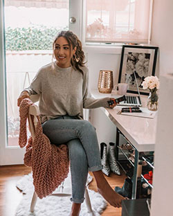 Combinación de colores traje de día lluvioso, diseño de interiores, diseño de moda, camiseta: Fotografía de moda,  Traje de camiseta,  Diseño de interiores,  Trajes de cuarentena 2020  