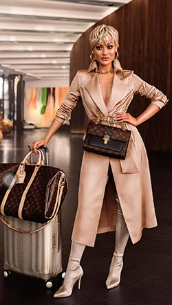 Traje beige y marrón con accesorio de moda, gabardina, camisa: blogger de moda,  modelo,  gabardina,  Miqueas Gianneli,  Alta costura,  Accesorio de moda,  Traje Beige Y Marrón,  Ideas para vestir en el aeropuerto  