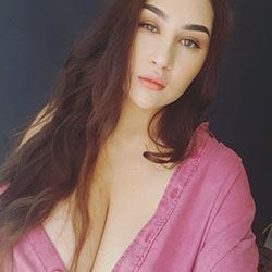 Louisa Khovanski Cara Bonita, Labios Brillantes, Peinados Para Cabello Largo: Pelo largo,  Chicas Lindas De Instagram,  louisa khovanski caliente  