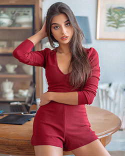 Sesión de fotos de mujeres Maja Strojek, muslos de chicas calientes, piernas sexy: Pelo largo,  Atuendos Sexys,  modelo caliente,  vestidos calientes,  maja strojek  