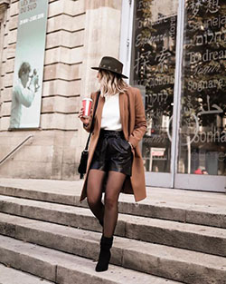 Conjunto de color negro con pantalones cortos, jeans, falda: Chicas Calientes,  Traje de camiseta,  Traje negro,  Estilo callejero,  Pantalones cortos de cuero  