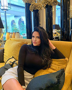 Shadi Y Cair chicas calientes muslos, piernas finas, Black Hairstyle Ideas: Pelo largo,  pelo negro,  vestidos calientes,  Trajes de fiesta con estilo  