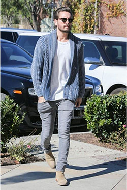 Botines chelsea scott disick pantalones slim fit, street fashion: scott disick,  botas chelsea,  Traje de camiseta,  Estilo callejero,  Trajes de viaje  