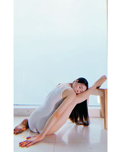 Sang A Yonini ropa deportiva ropa elegante, foto de piernas, condición física: modelo de fitness,  Ropa de deporte,  cantó un yonini  